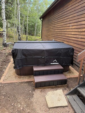 Tina de hidromasaje al aire libre