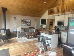 Smart TV y chimenea 