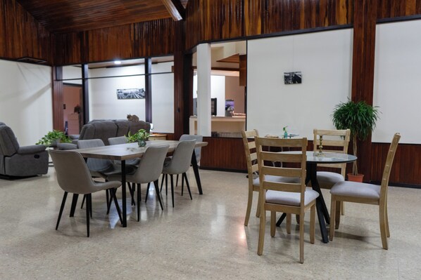 تناول الطعام