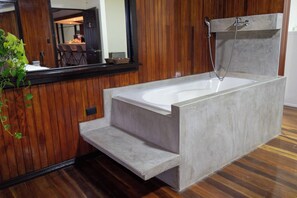 تجهيزات دش، مجففات شعر، مناشف، صابون