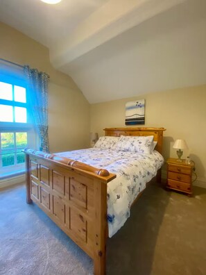 4 bedrooms, iron/ironing board, WiFi, bed sheets - Home in Ballybay, Ireland Crystalbrook House (Ballybay)