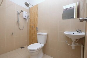 Family Room | Bathroom | Towels, soap, toilet paper