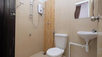 Deluxe Double or Twin Room | Bathroom