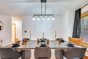 Dining - Ski, Hike & Unwind! Riverfront Getaway in Lincoln (Lincoln)