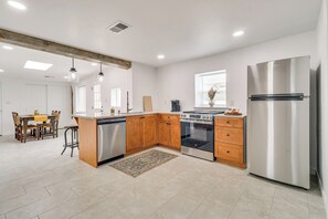 Fridge, microwave, stovetop, dishwasher - Stylish Southwest Adobe Home in Old Town ABQ (Albuquerque)
