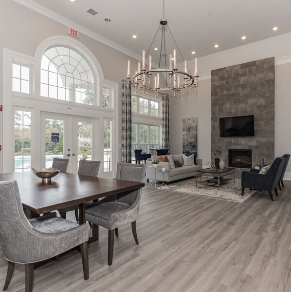 المنشأة من الداخل