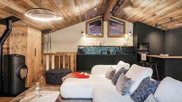 Fernseher, Kamin, Stereoanlage