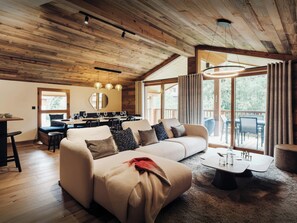 تلفزيون، مدفأة، ستيريو