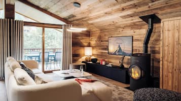 TV, fireplace, stereo