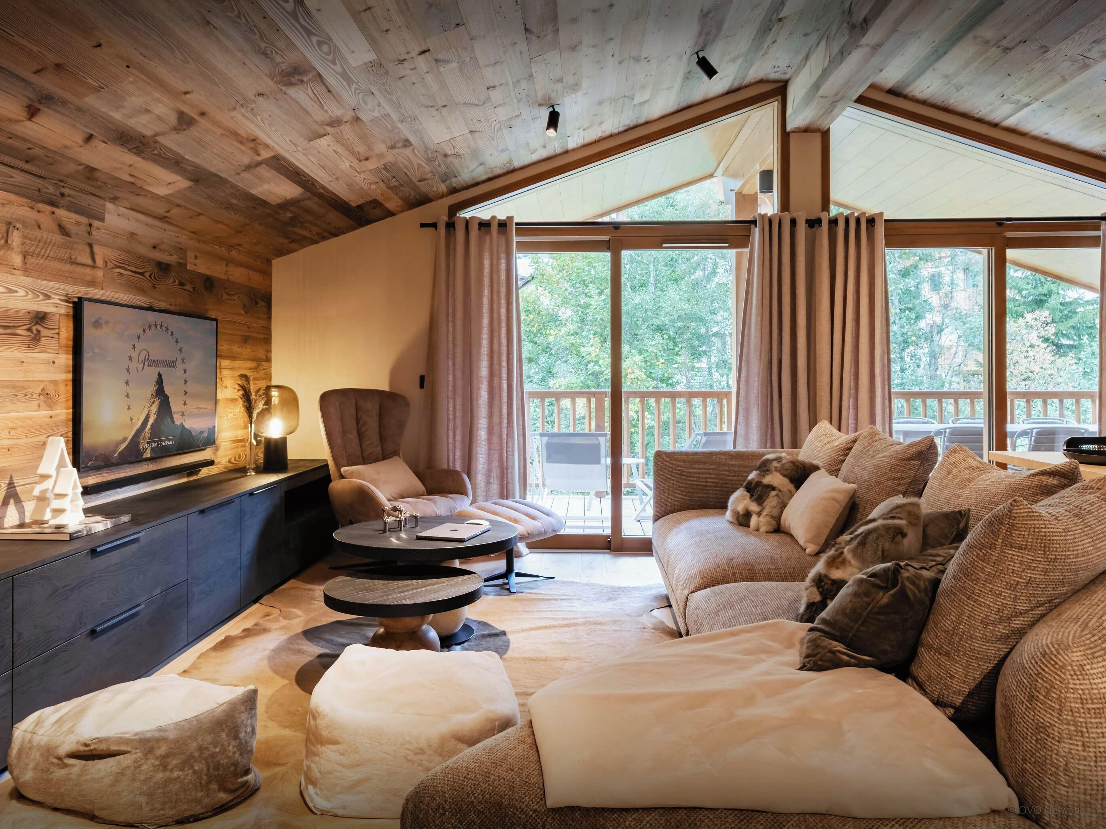 TV, fireplace, stereo