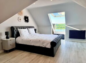 4 habitaciones, tabla de planchar con plancha, wifi y ropa de cama 