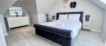 Stylish  4-bedroom house in Barnstaple with amazing estuary views