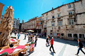 Outdoor dining - Apartment with large garden in the heart of Split (Split)