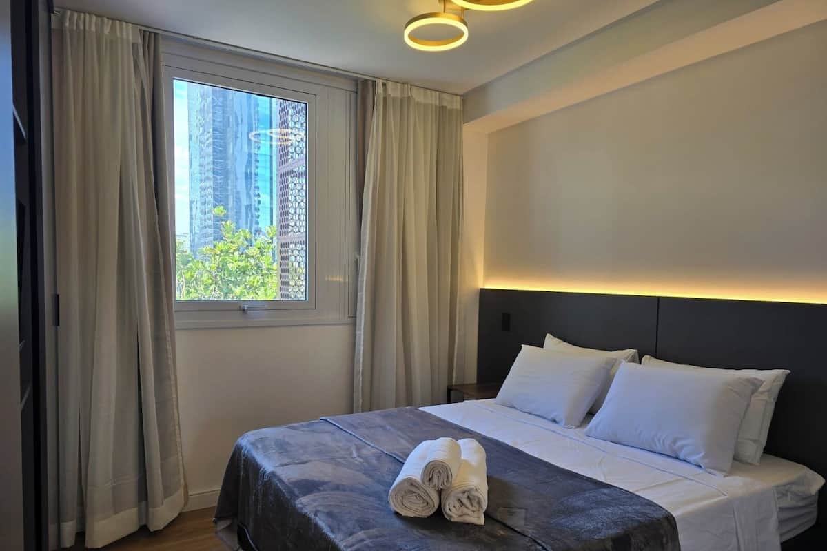 Een laptopwerkplek, gratis wifi, beddengoed