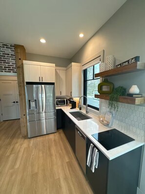Private kitchen - Charming studio loft in the heart of midtown Fort Collins. (Fort Collins)