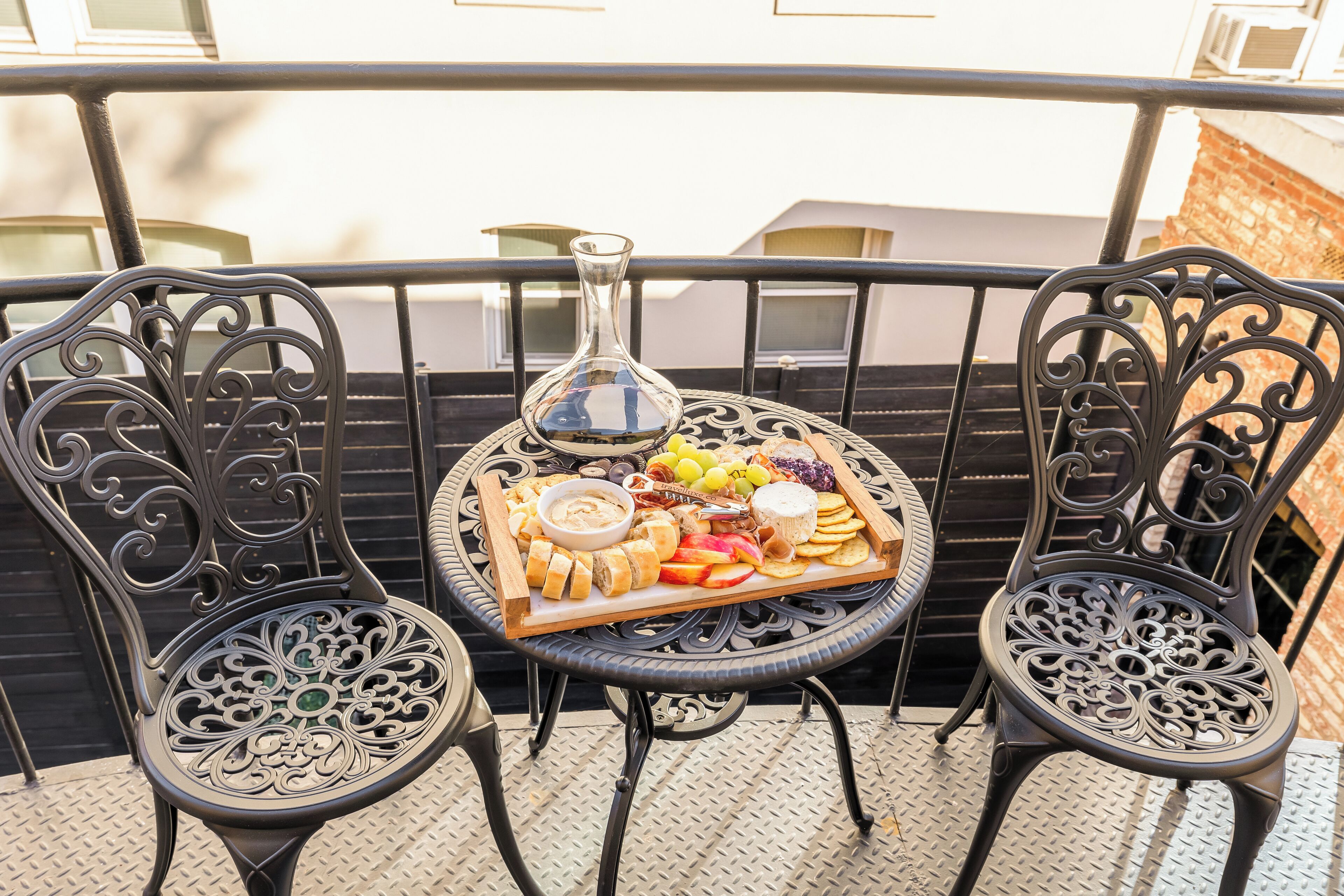 屋外ダイニングエリ  ア