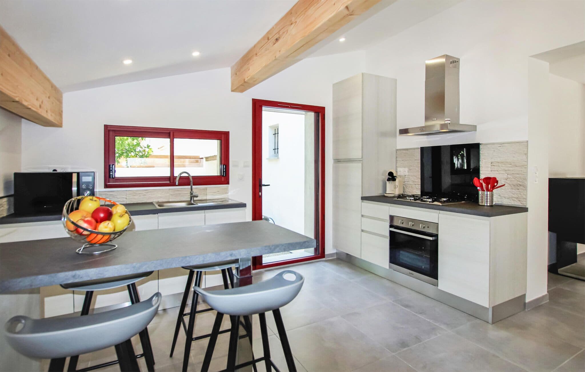 Fridge, oven, stovetop, dishwasher