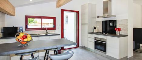 Réfrigérateur, four, plaque de cuisson, lave-vaisselle