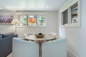 Dining - Vail Village Condo - Pet Friendly Walk to Ski Lift (Vail)