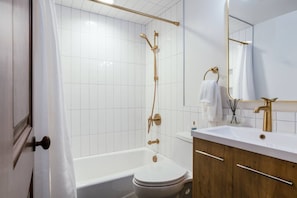 Hair dryer, towels - Vail Village Condo - Pet Friendly Walk to Ski Lift (Vail)