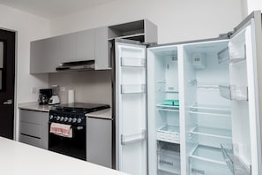 Classic Apartment, Pool View | Private kitchen