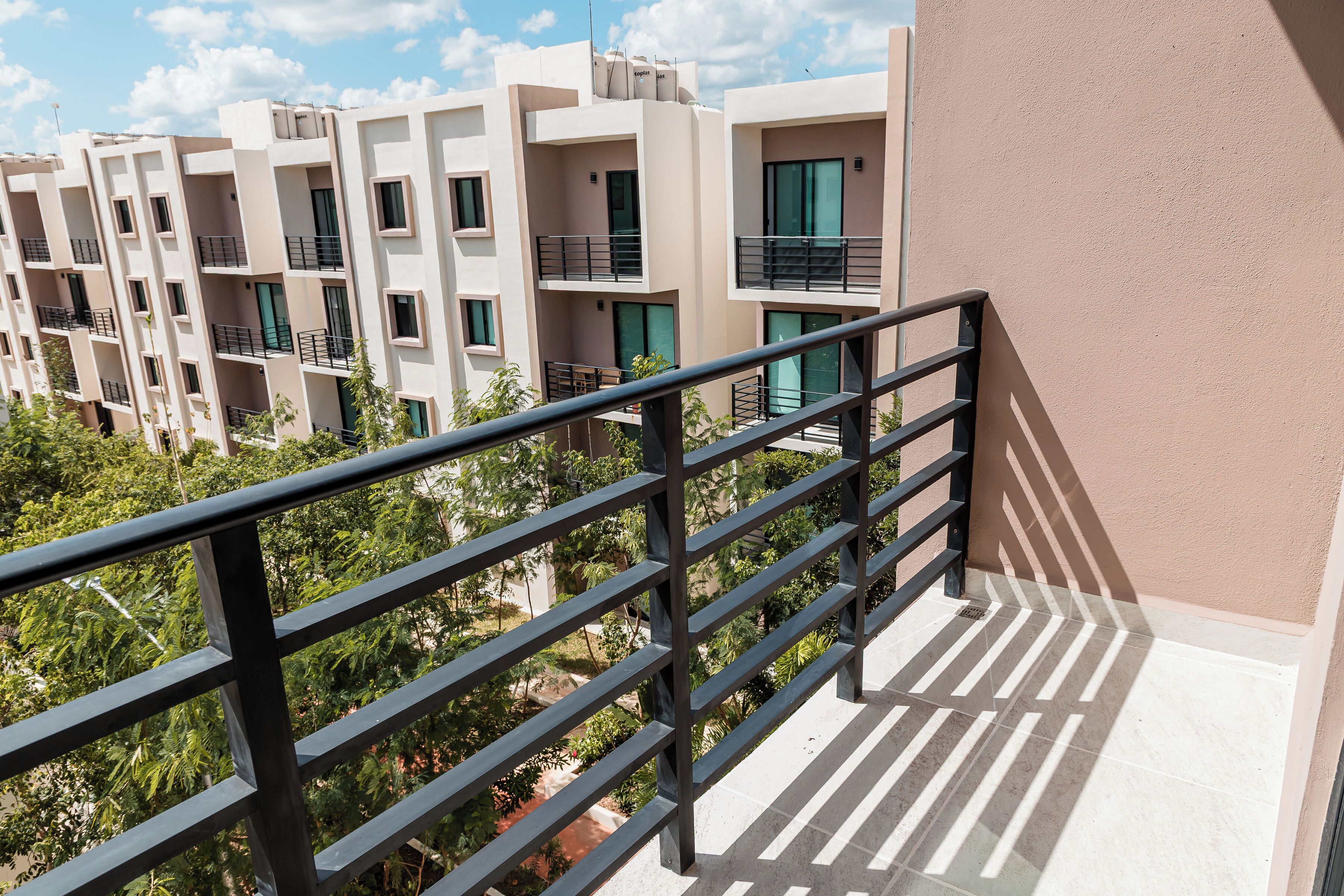 Classic-huoneisto, näköala uima-altaalle | Parveke