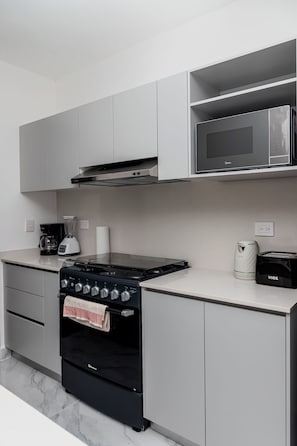 Leilighet – classic, bassengutsikt | Eget kjøkken | Kjøleskap, mikrobølgeovn, ovn og kokeplater