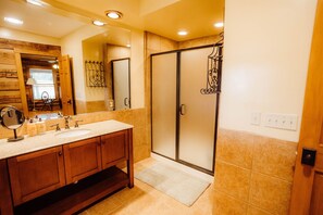 Shower, hair dryer, towels, soap - Kentucky Log Cabin - stunning 50 acres, Bourbon Trail, KY Derby, and more! (Taylorsville)