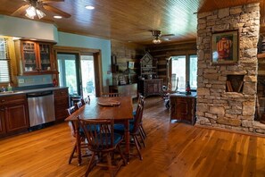 Dining - Kentucky Log Cabin - stunning 50 acres, Bourbon Trail, KY Derby, and more! (Taylorsville)