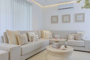 House, Garden View | Living room | 50-inch Smart TV with digital channels