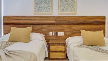 In-room safe, laptop workspace, iron/ironing board, free WiFi