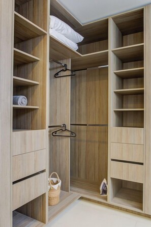 خزانة ملابس