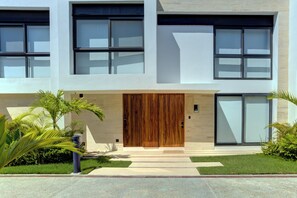 Pintu masuk interior