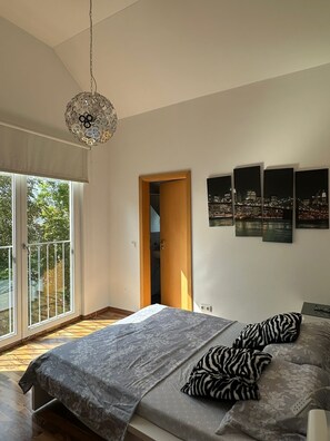 3 bedrooms, iron/ironing board, WiFi, bed sheets - Charming corner terraced house with fireplace & garden - 20 min. to Marienplatz (Taufkirchen)