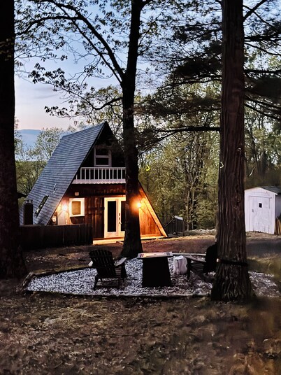 Lovers Edge A-Frame with private hot-tub,sauna,firepit,xl deck