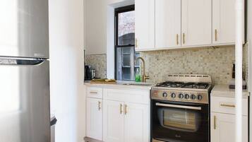 Apartment, 2 Bedrooms, Pets Allowed | Private kitchen | Full-size fridge, microwave, oven, stovetop