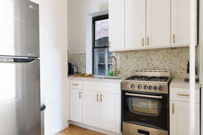 公寓, 2 間臥室, 可攜帶寵物 | 私人廚房 | 大型冰箱、微波爐、烤箱、爐台