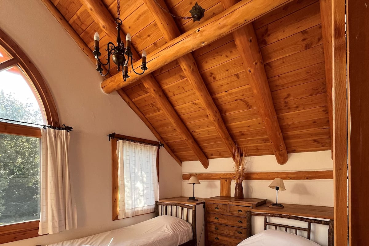 In-room safe, blackout drapes, free WiFi