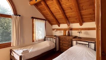 In-room safe, blackout drapes, free WiFi