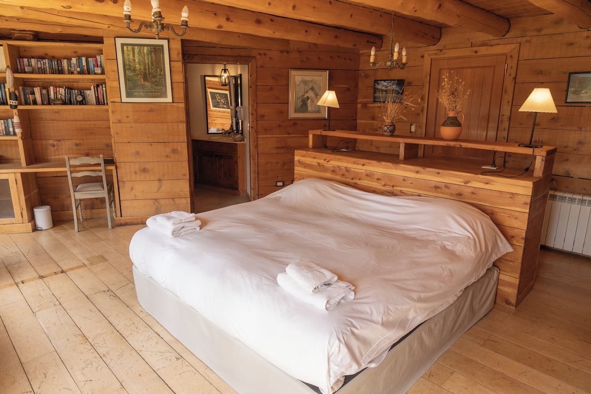 Suite, Balcony, Lake View | In-room safe, blackout drapes, free WiFi