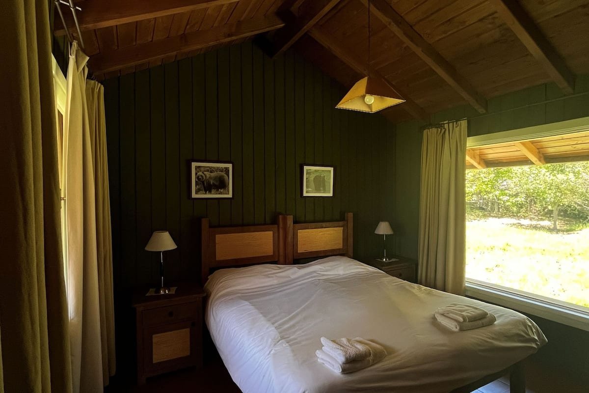 Cabin | In-room safe, blackout drapes, free WiFi