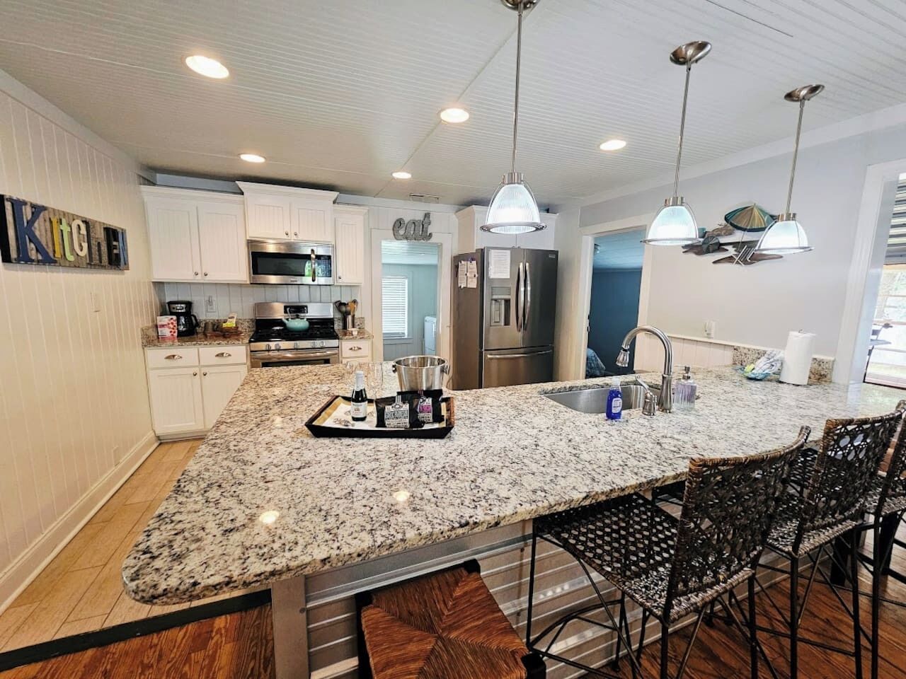 Kylskåp, mikrovågsugn, ugn och spishäll