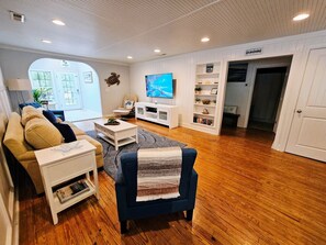 TV - Inlet Pair-A-Dice | By the Marsh | Walkable Stay (Murrells Inlet)