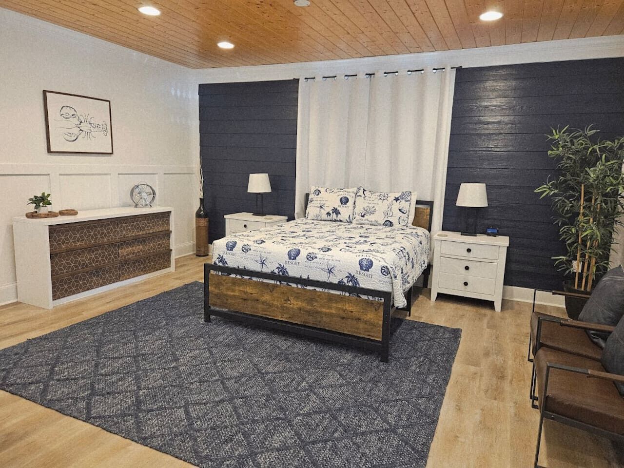 1 bedroom, desk, iron/ironing board, WiFi