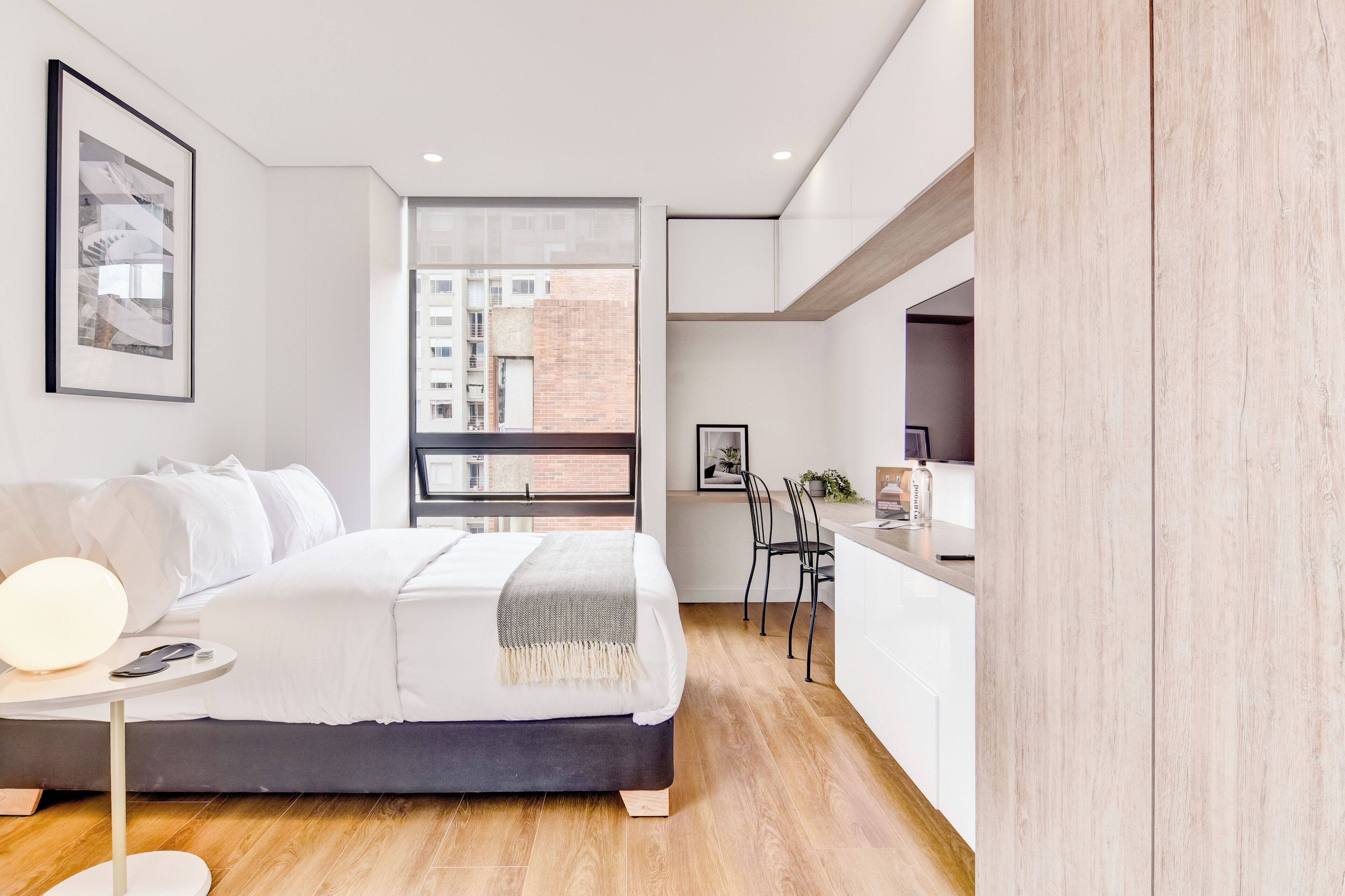 Design loft | Een strijkplank/strijkijzer, gratis wifi, beddengoed