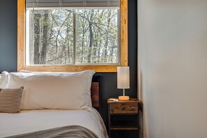 2 chambres, bureau, fer et planche à repasser, lit parapluie