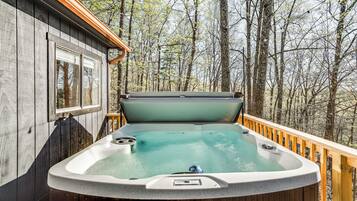 Tina de hidromasaje al aire libre