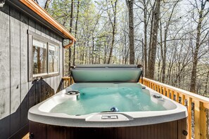 Tina de hidromasaje al aire libre