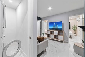 Interior - Jardins d`Eden | Turfed Pool |  6min Beach (Hollywood)