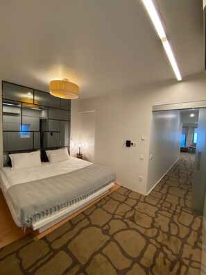 Strykjärn/strykbräda, wi-fi och sängkläder